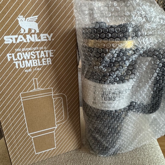 Stanley’s Black and gold LV designs 40oz Tumbler. New. - Picture 3 of 7